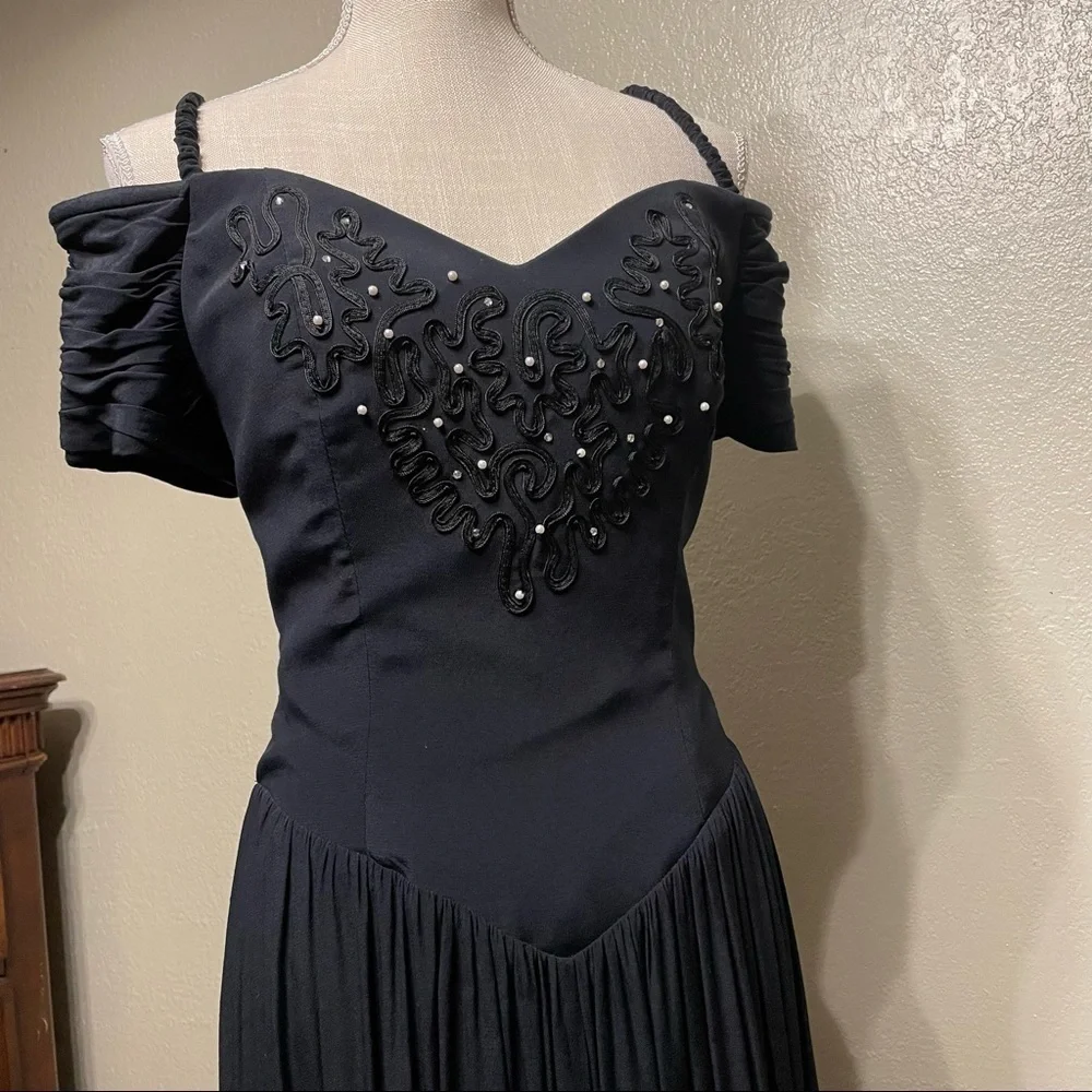 ♠️ Karin Steven’s Black off the Shoulder Vintage Dress - Picture 6 of 8